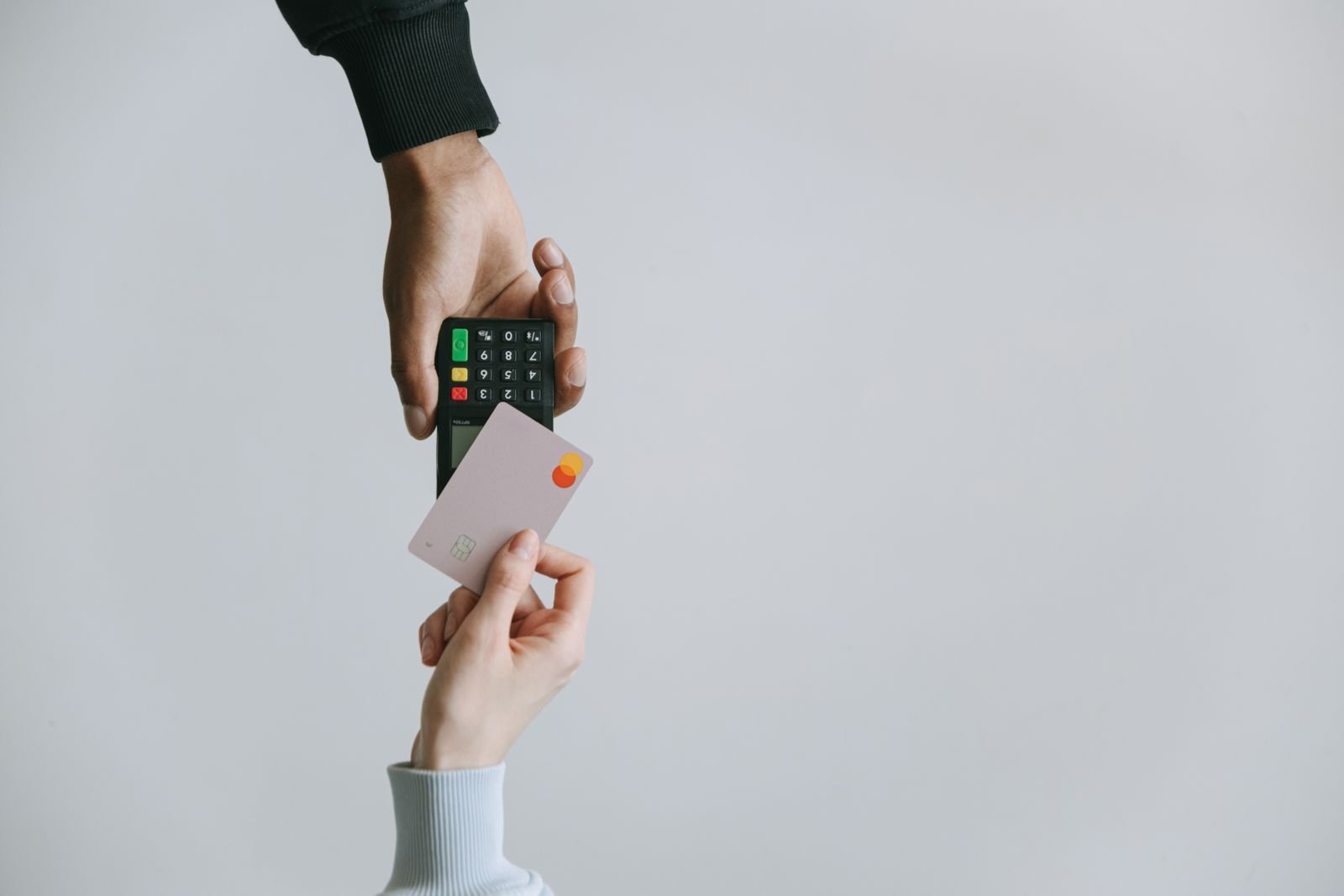 Fraude wordt duurder, maar banken vergoeden steeds minder
